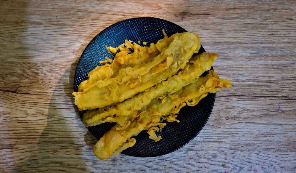 Ilustrasi Pisang Goreng (https://www.vecteezy.com/members/107667709893854392558)