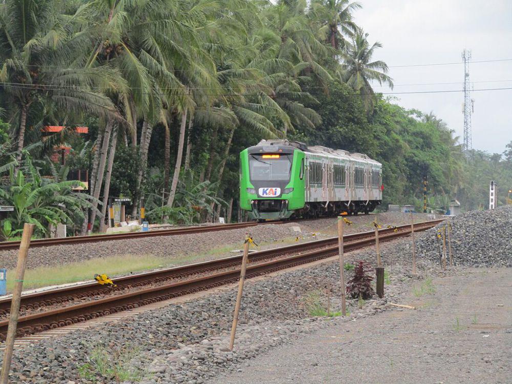 Kereta api bandara YIA (commons.wikimedia.org/RaFaDa20631)