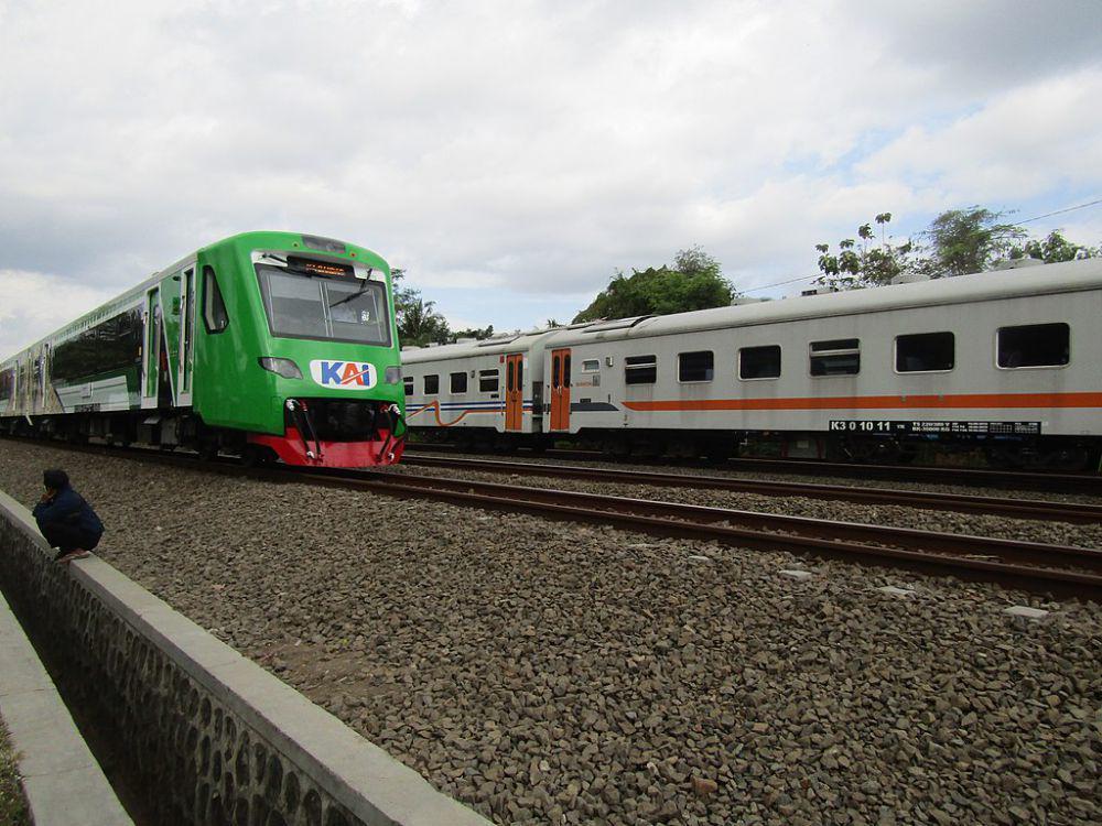 Kereta api bandara YIA (commons.wikimedia.org/RaFaDa20631)