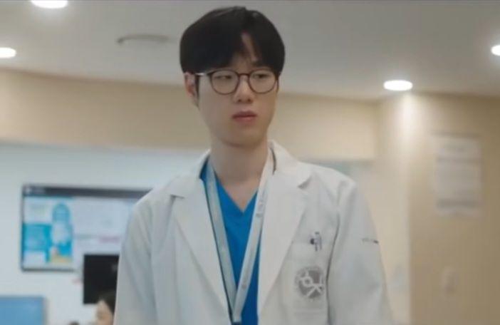 cuplikan drama Resident Playbook (dok. tvN/Resident Playbook)