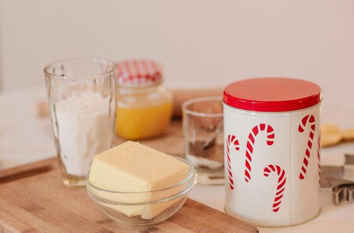 ilustrasi bahan untuk membuat butter cookies (pexels.com/PavelDanilyuk)
