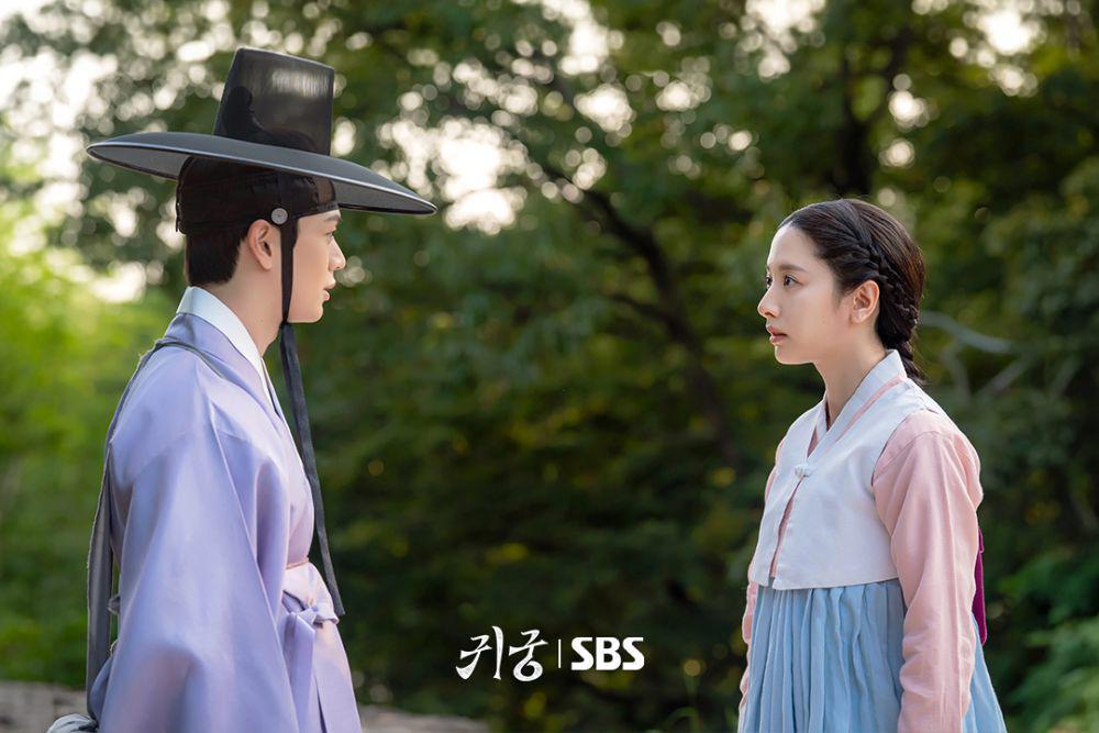 Yook Sungjae BTOB dan Kim Jiyeon di The Haunted Palace (instagram.com/sbsdrama.official)