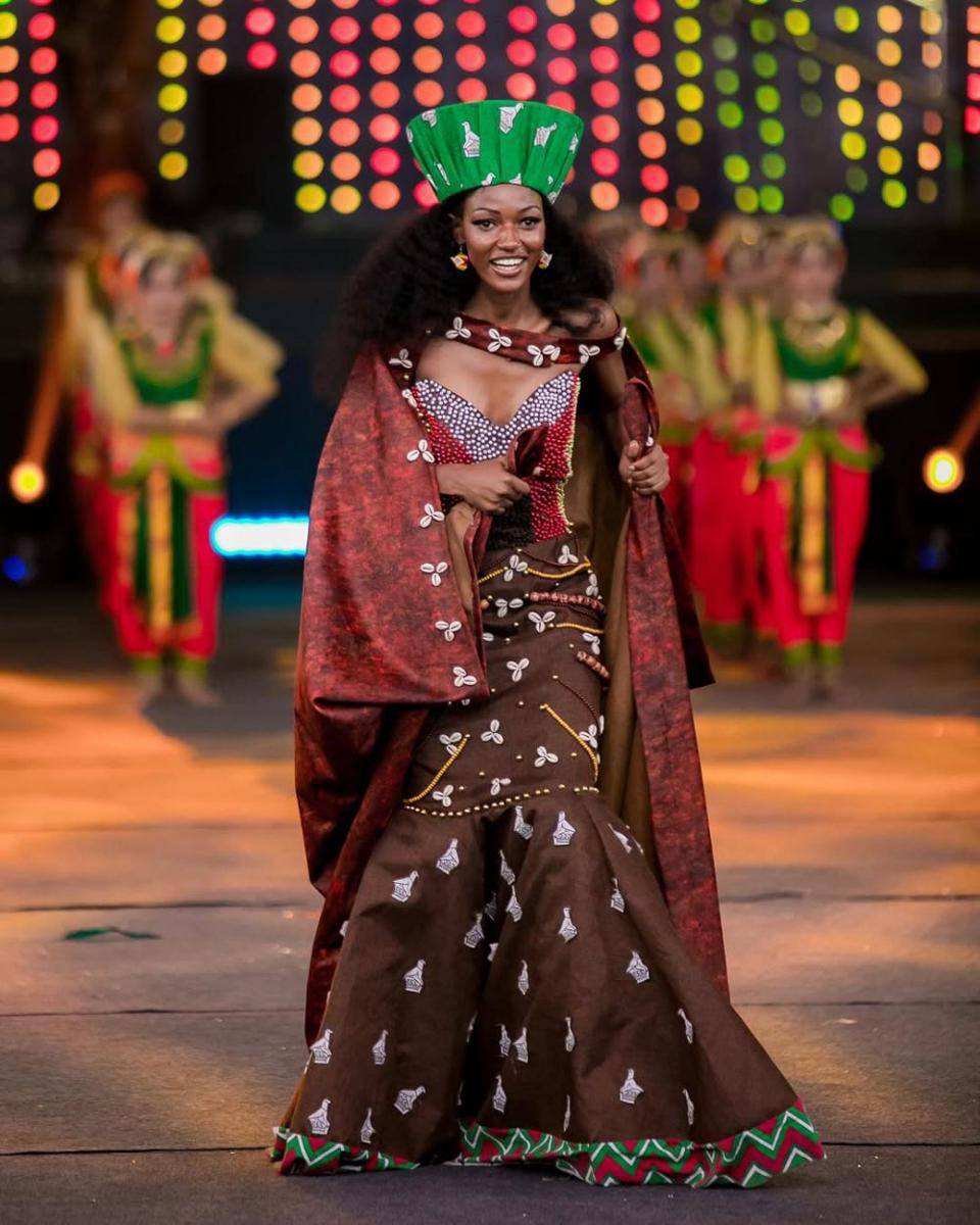 Potret Finalis dari Afrika di Opening Ceremony Miss World 2025 (Ricardo Siviero for Instagram.com/missworld)