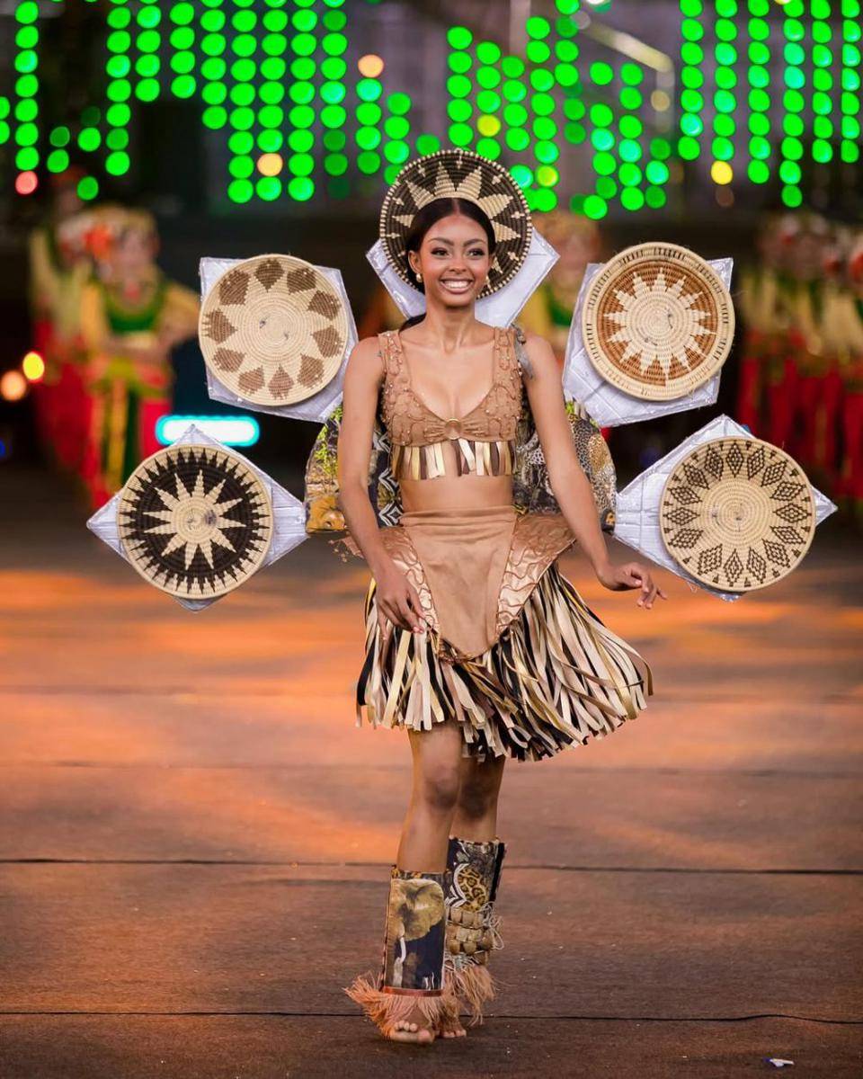 Potret Finalis dari Afrika di Opening Ceremony Miss World 2025 (Ricardo Siviero for Instagram.com/missworld)
