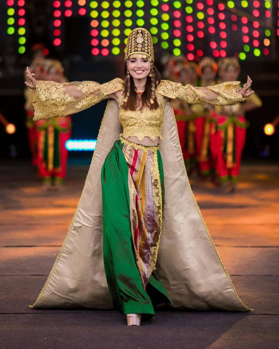 Potret Finalis dari Afrika di Opening Ceremony Miss World 2025 (Ricardo Siviero for Instagram.com/missworld)