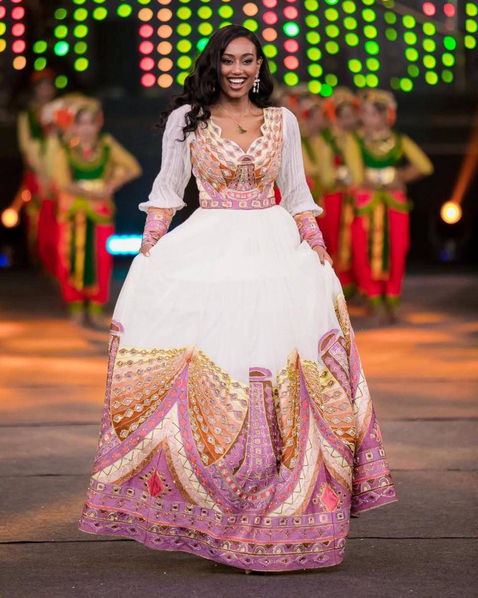 Potret Finalis dari Afrika di Opening Ceremony Miss World 2025 (Ricardo Siviero for Instagram.com/missworld)
