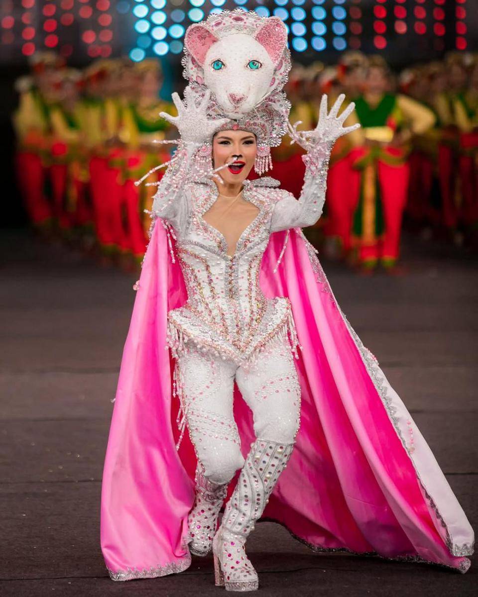 Potret Finalis dari Amerika Latin di Opening Ceremony Miss World 2025 (Ricardo Siviero for Instagram.com/missworld)