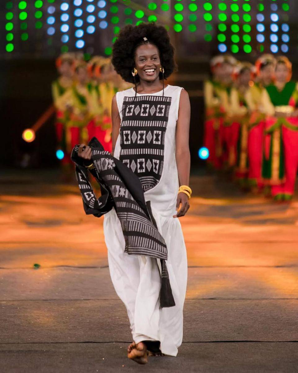 Potret Finalis dari Afrika di Opening Ceremony Miss World 2025 (Ricardo Siviero for Instagram.com/missworld)