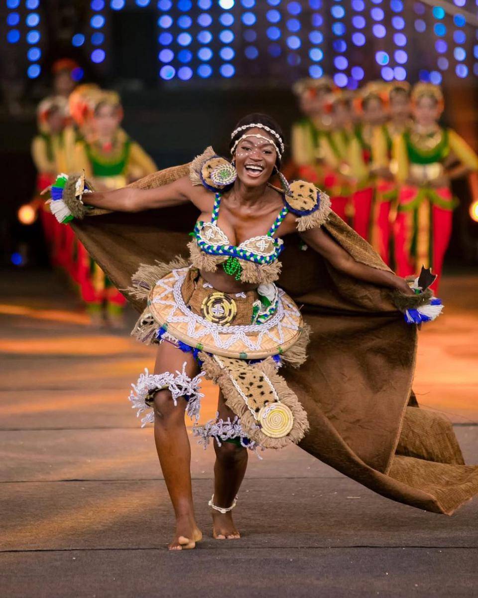 Potret Finalis dari Afrika di Opening Ceremony Miss World 2025 (Ricardo Siviero for Instagram.com/missworld)