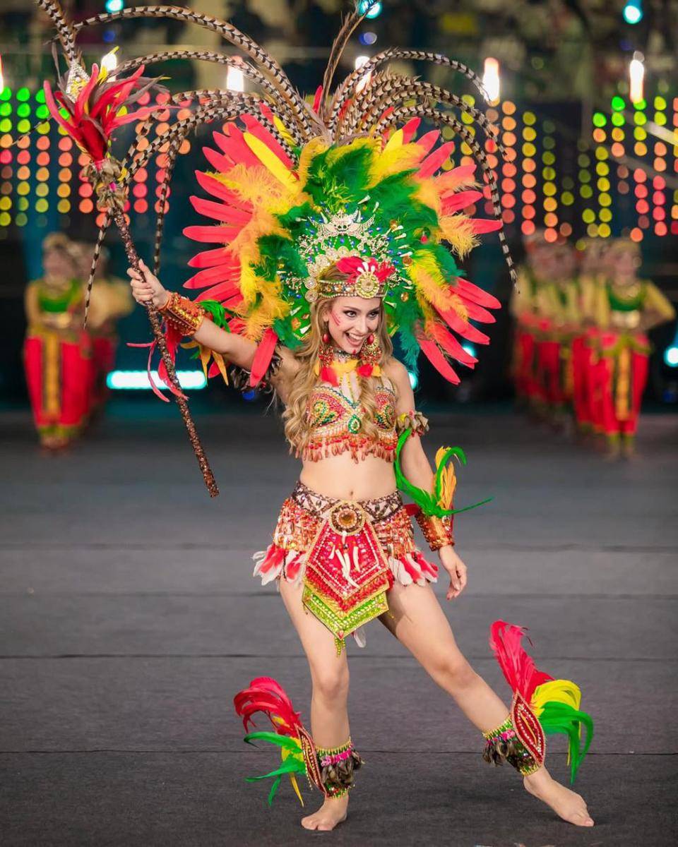 Potret Finalis dari Amerika Latin di Opening Ceremony Miss World 2025 (Ricardo Siviero for Instagram.com/missworld)