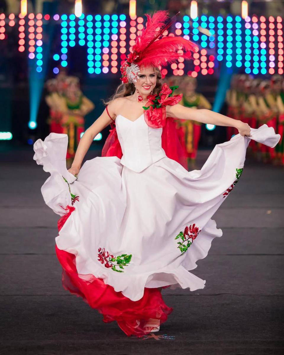 Potret Finalis dari Amerika Latin di Opening Ceremony Miss World 2025 (Ricardo Siviero for Instagram.com/missworld)
