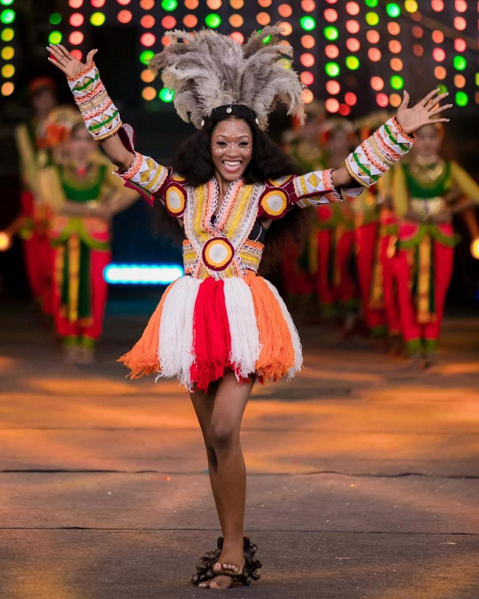 Potret Finalis dari Afrika di Opening Ceremony Miss World 2025 (Ricardo Siviero for Instagram.com/missworld)