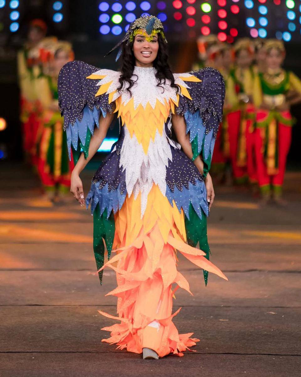Potret Finalis dari Afrika di Opening Ceremony Miss World 2025 (Ricardo Siviero for Instagram.com/missworld)