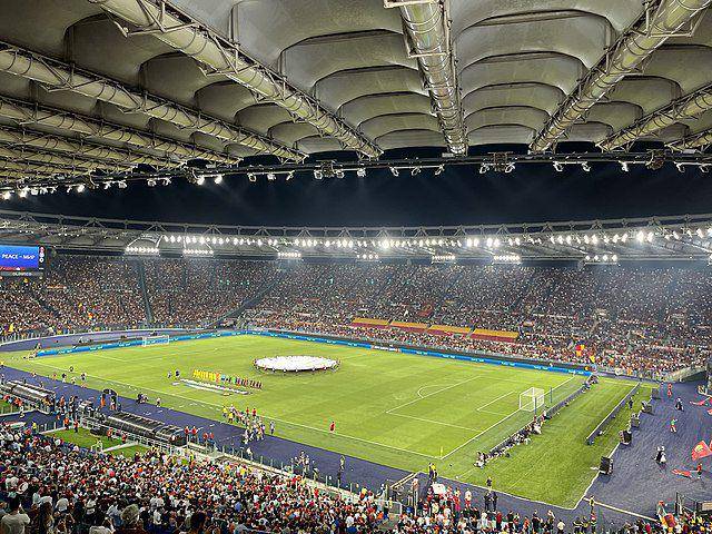 stadion bola (https://commons.wikimedia.org)