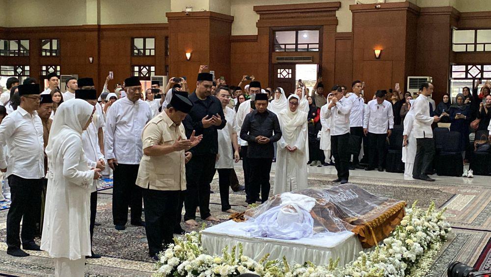 Prabowo Hadir Takziah Eks Wagub DKI Eddie: Kembalilah ke Allah SWT