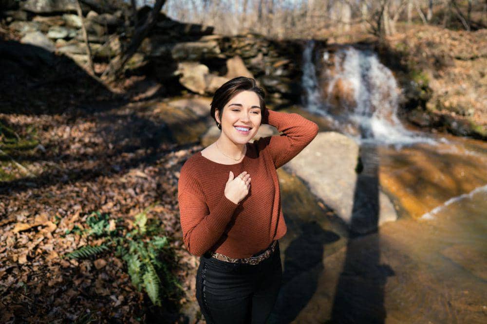 ilustrasi tersenyum bahagia (pexels.com/Juan Vargas)