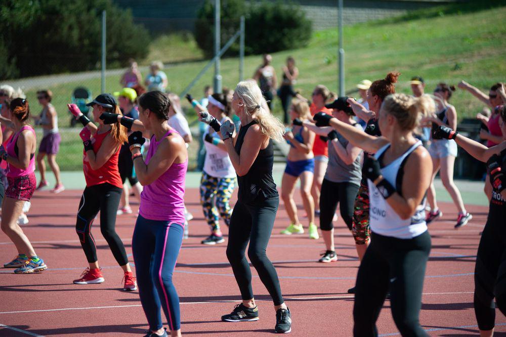 5 Perbedaan Zumba dan  Aerobik, Sekilas Terlihat Sama