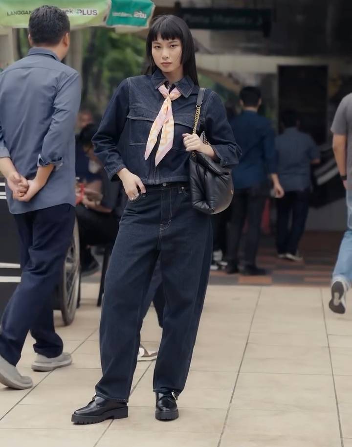 ide mix and match outfit denim ala Helen Hiu (instagram.com/helenhiuu)