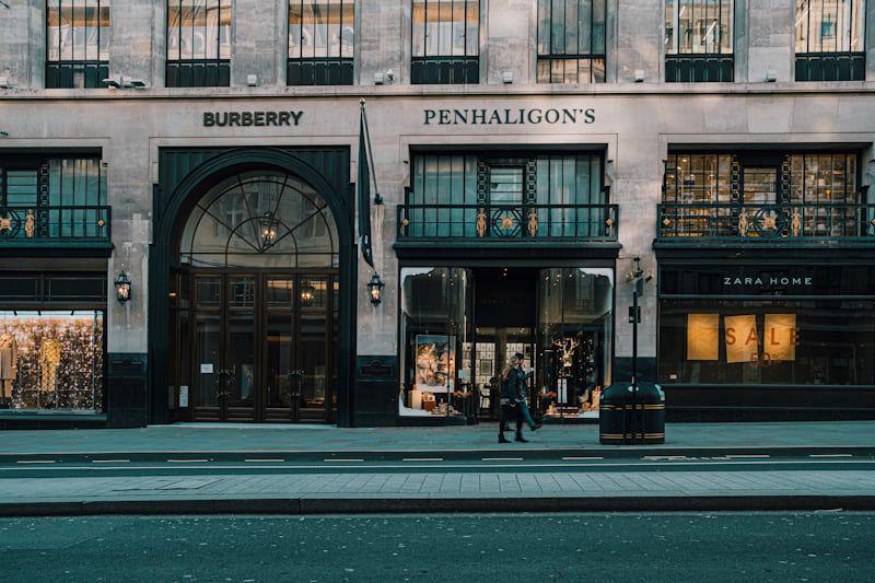 Mengapa Burberry PHK Massal padahal Kinerja Lampaui Ekspektasi?