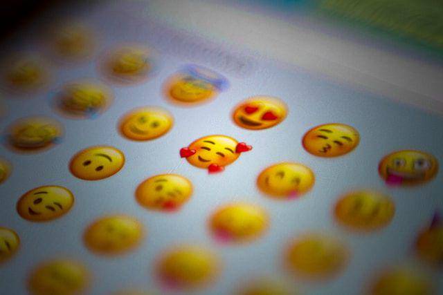 Cara Mengubah Emoji Android menjadi iPhone
