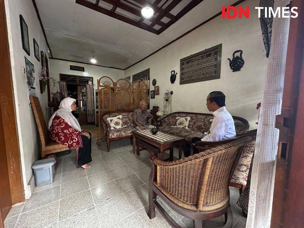 berkunjung ke rumah dosen pembimbing skripsinya Ir. Kasmudjo di Yogyakarta. (IDN Times/Larasati Rey)