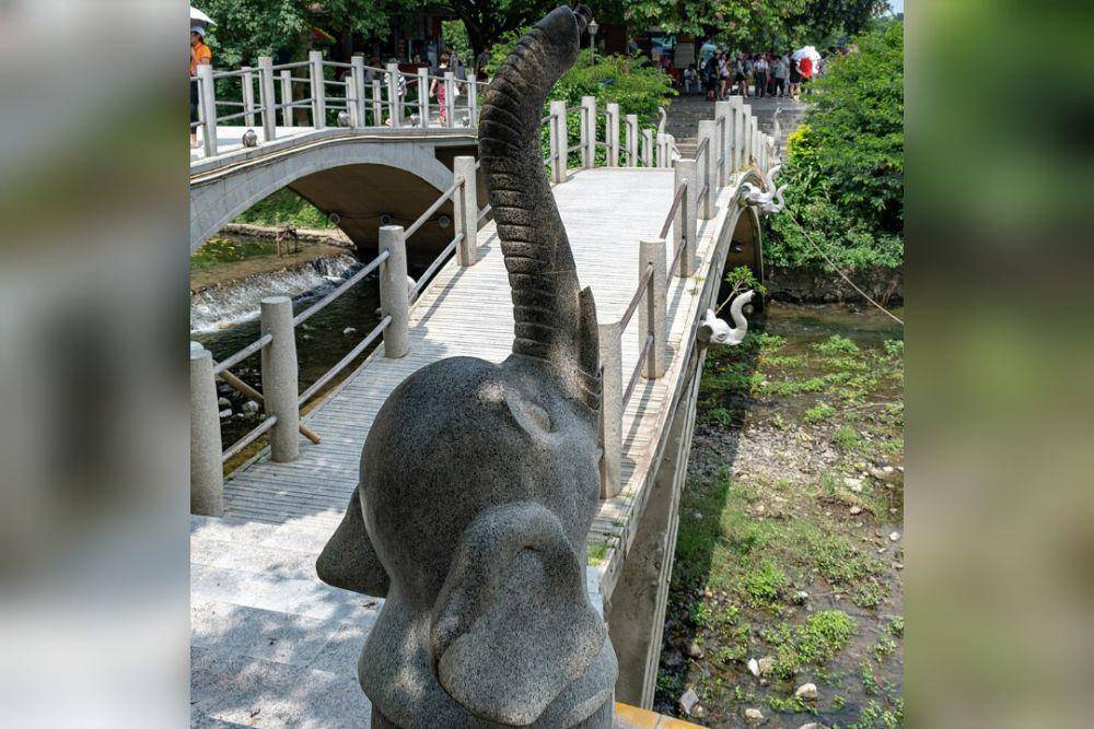 Elephant Trunk Hill di Guilin, Guangxi, Tiongkok (commons.wikimedia.org/xiquinhosilva)