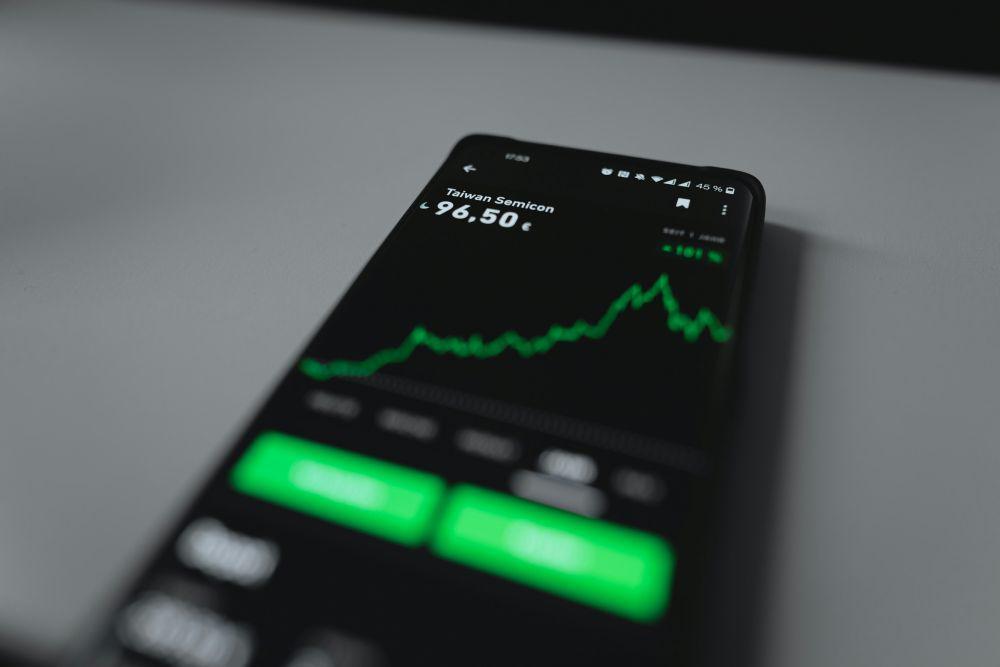Saham Blue Chip: Apakah Benar-benar Aman dan Menguntungkan?