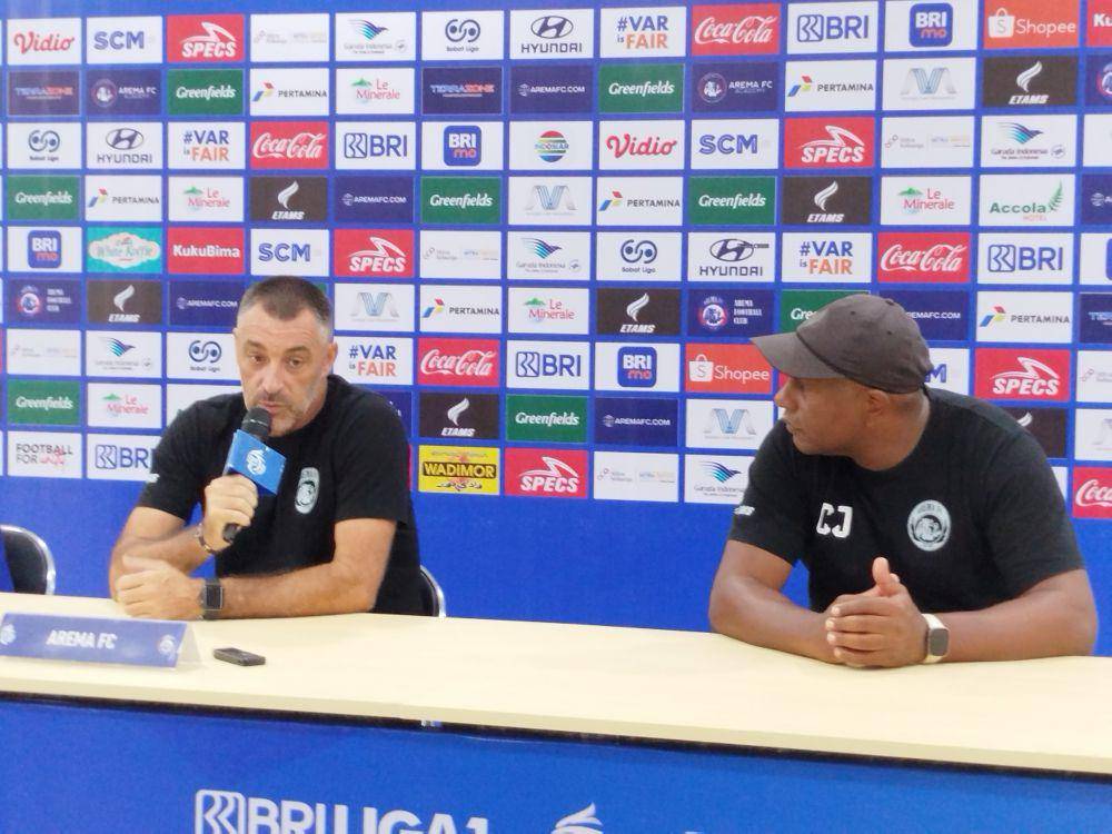 Pelatih Arema FC, Ze Gomes saat konferensi pers. (IDN Times/Rizal Adhi Pratama)