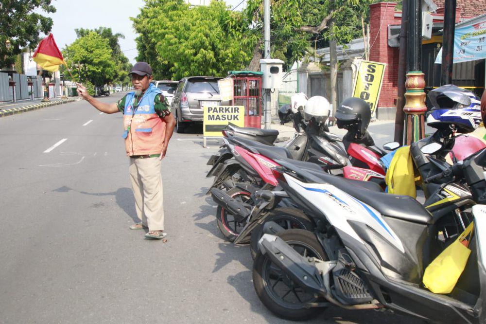 Ujud calon jamaah haji ini biasa markir di depan kantor Samsat Kota Madiun. IDN Times/ Riyanto.