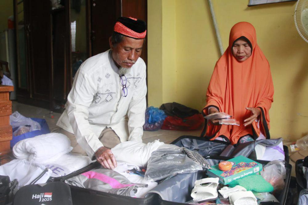 Ujud Pranoto dan Sariyati, warga jalan Lumbung Hidup Kelurahan Ngegong Kota Madiun sebentar lagi tapaki tanah suci. IDN Times/ Riyanto.