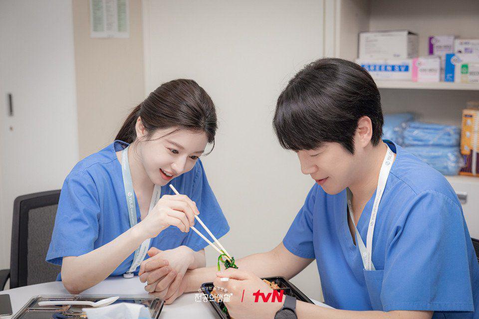 7 Kesulitan Oh Yi Young-Ku Do Won Backstreet di Resident Playbook