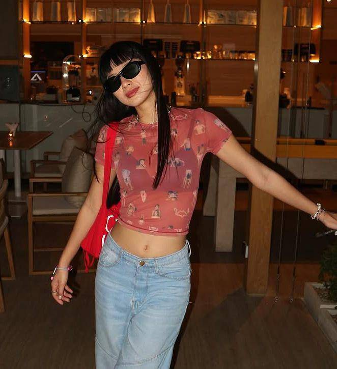 ide mix and match outfit denim ala Helen Hiu (instagram.com/helenhiuu)