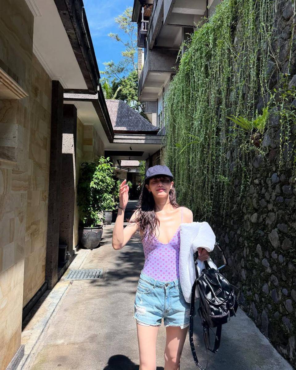 potret liburan Park Gyu Young di Bali (instagram.com/lavieenbluu)