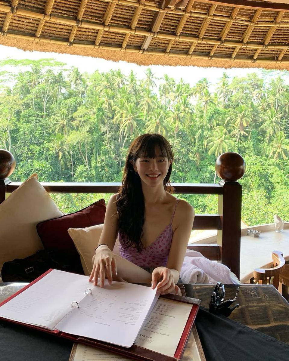 potret liburan Park Gyu Young di Bali (instagram.com/lavieenbluu)
