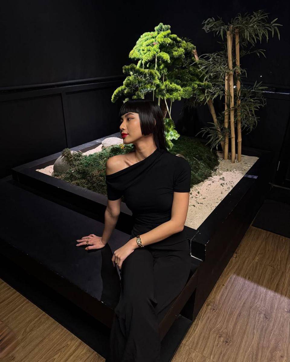 casual minimalist outfit ala Helen Hiu (instagram.com/helenhiuu)