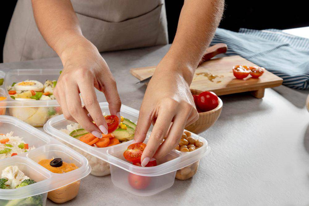 Ilustrasi menyiapkan meal prep (freepik.com/free pik)