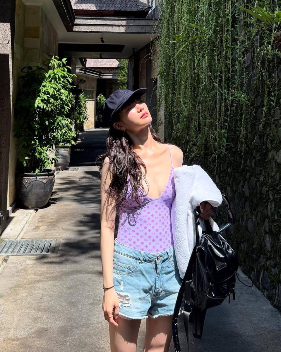 potret liburan Park Gyu Young di Bali (instagram.com/lavieenbluu)