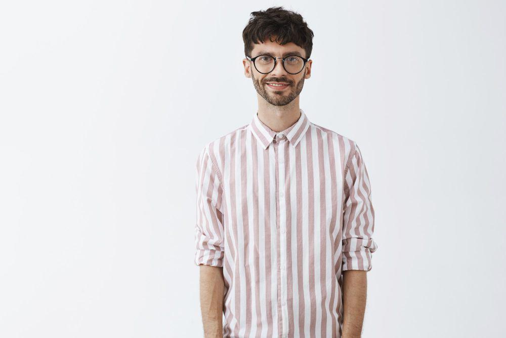 4 Pilihan Kemeja Salur untuk Tampil Rapi dan Elegan, Kece Maksimal!