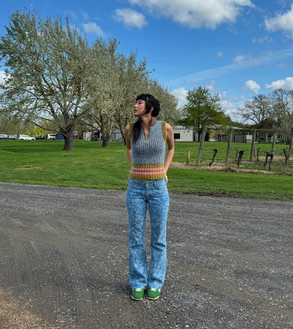 ide mix and match outfit denim ala Helen Hiu (instagram.com/helenhiuu)