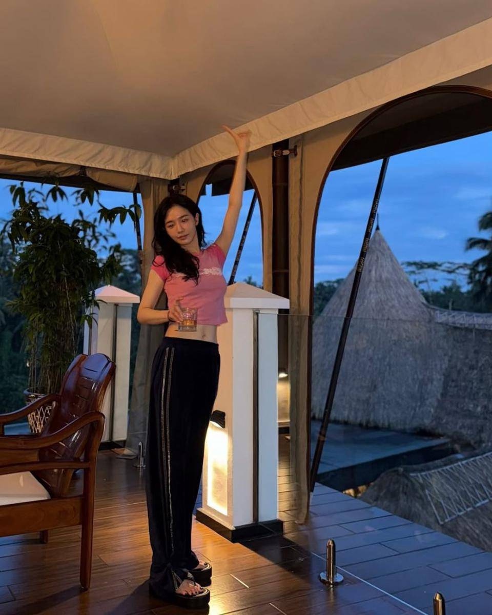 potret liburan Park Gyu Young di Bali (instagram.com/lavieenbluu)