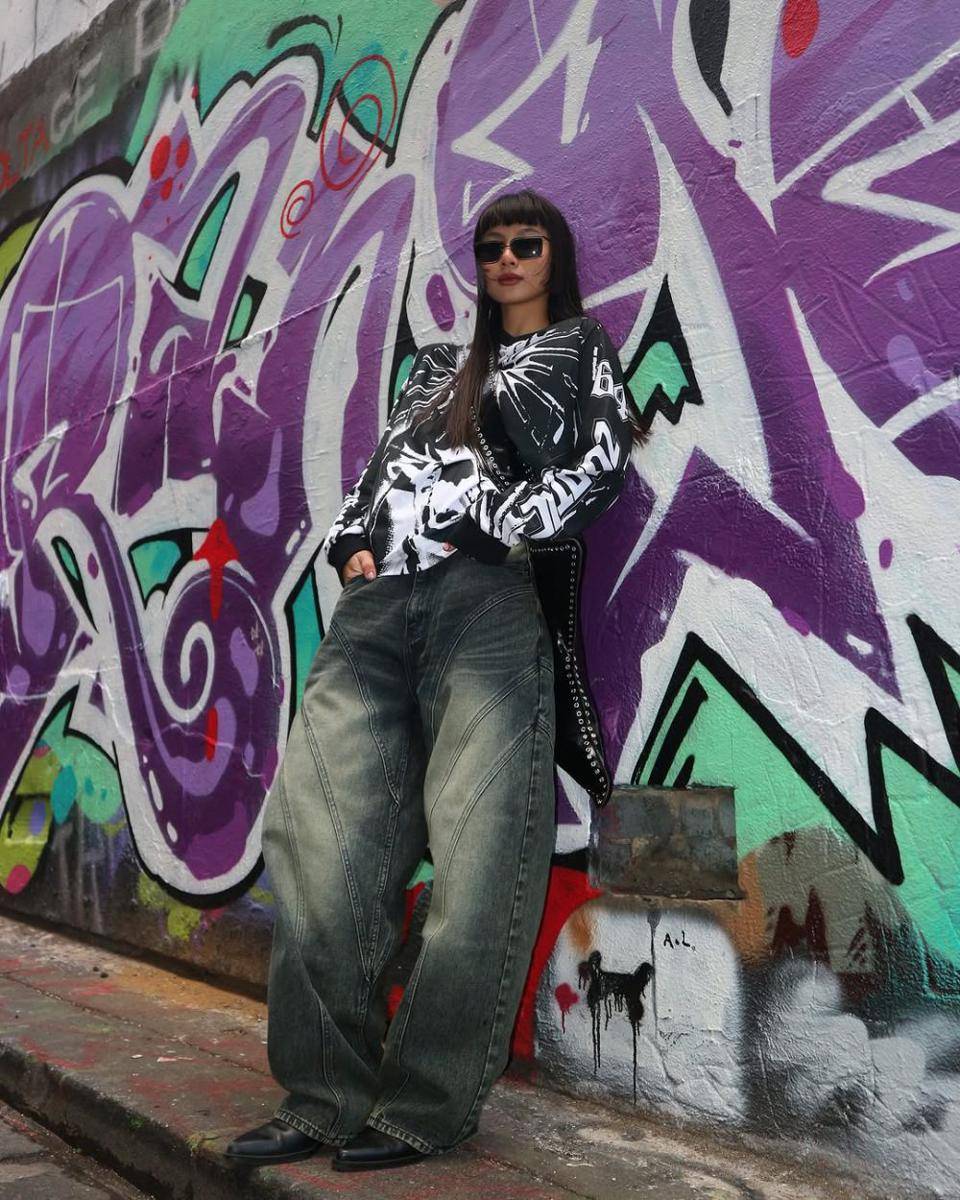 ide mix and match outfit denim ala Helen Hiu (instagram.com/helenhiuu)