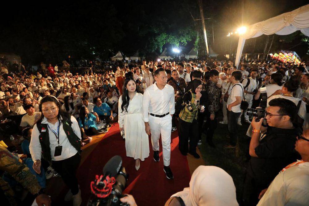 Annisa Pohan nonton malam puncak Waisak (instagram.com/annisayudhoyono)