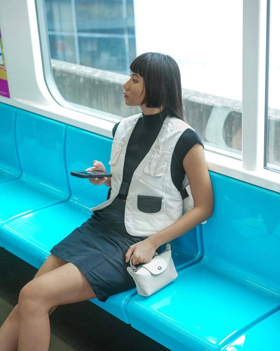 casual minimalist outfit ala Helen Hiu (instagram.com/helenhiuu)
