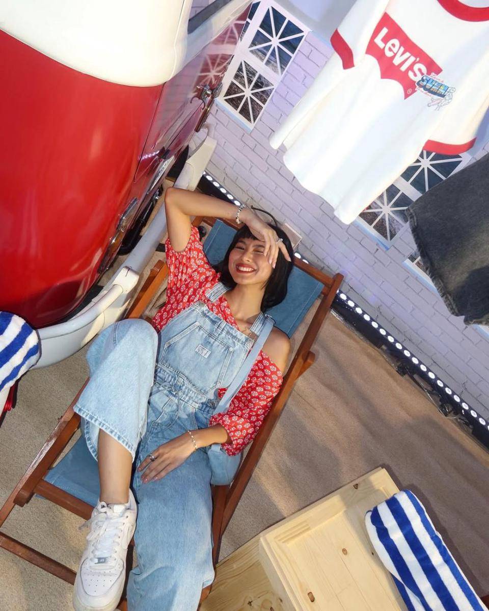 ide mix and match outfit denim ala Helen Hiu (instagram.com/helenhiuu)
