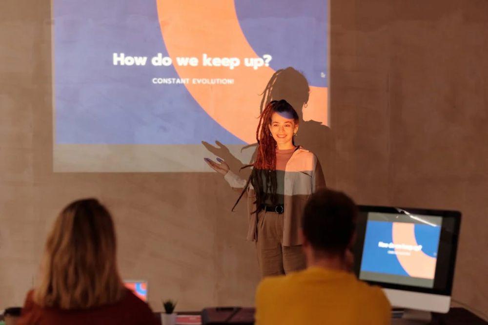 ilustrasi public speaking (pexels.com/Mikael Blomkvist)