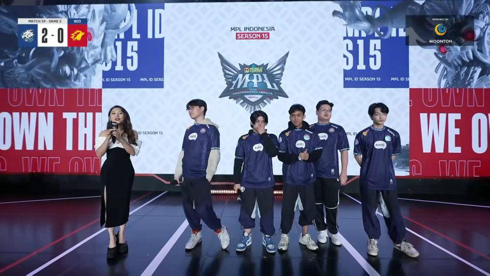 EVOS saat diwawancarai pasca laga kontra ONIC pada minggu ke-5 (YouTube.com/MPL Indonesia)