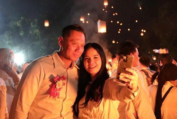 Annisa Pohan Nonton Pelepasan Lampion di Malam Puncak Waisak 2025