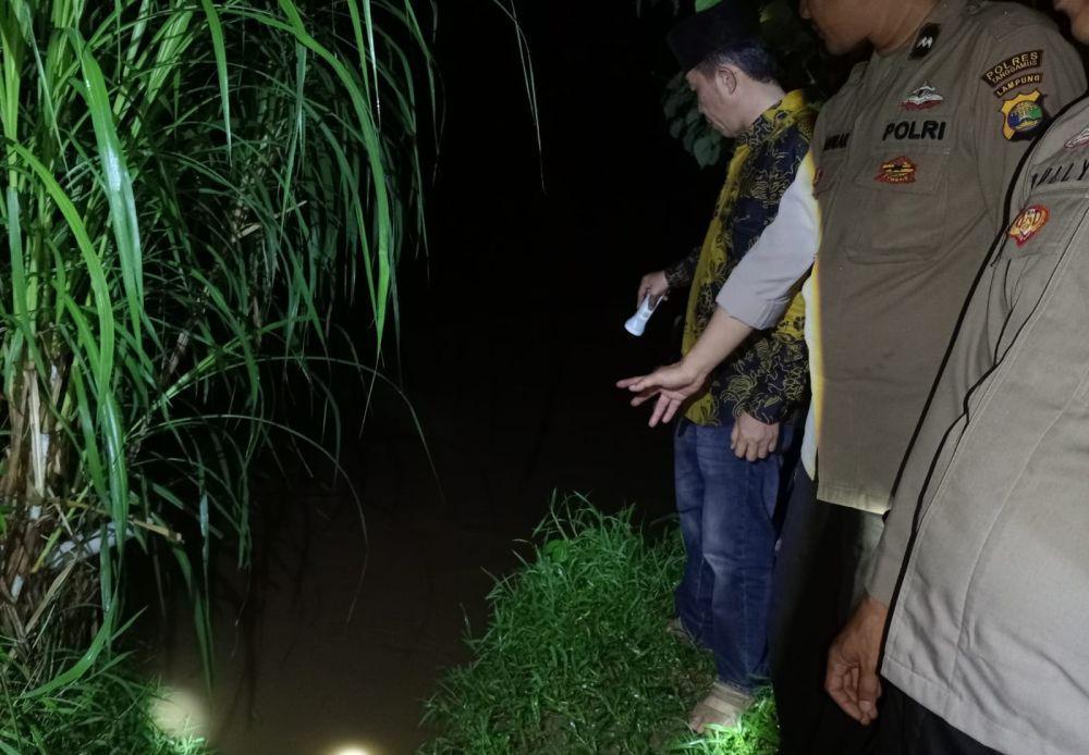 Penampakan TKP IRT di Tanggamus diterkam buaya saat mandi di Sungai Way Semaka. (Dok. Polres Tanggamus).
