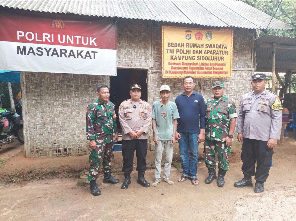 Warga dan Aparat Sulap Rumah Reyot Buruh Serabutan jadi Layak Huni
