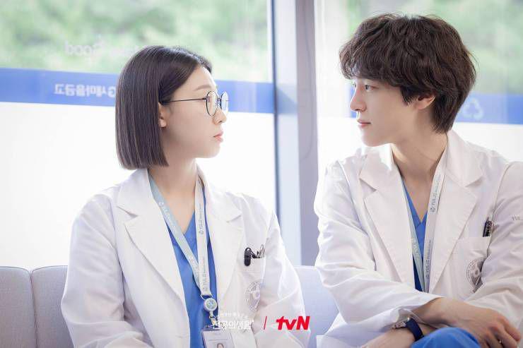 7 Kekaguman Um Jae Il pada Kim Sa Bi di Resident Playbook, Fix Suka!